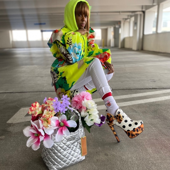 MEET YOUR POSHER! - Picture 2 of 12